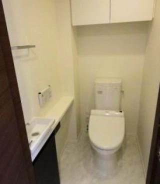 トイレ - 港区赤坂綺麗なマンションでのルームメイト募集スタート   } - ルームシェアルームメイト