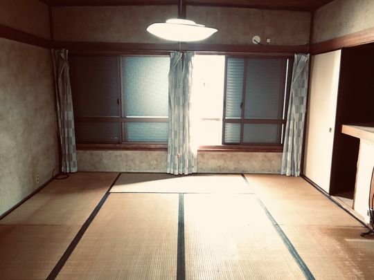 個室 - 池袋国際シェアハウス、全部込みで55,000円、初期費用ゼロ！} - ルームシェアルームメイト