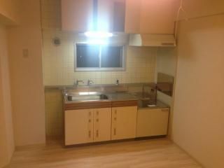 キッチン - 上野駅徒歩5分・部屋綺麗・リフォーム物件} - ルームシェアルームメイト