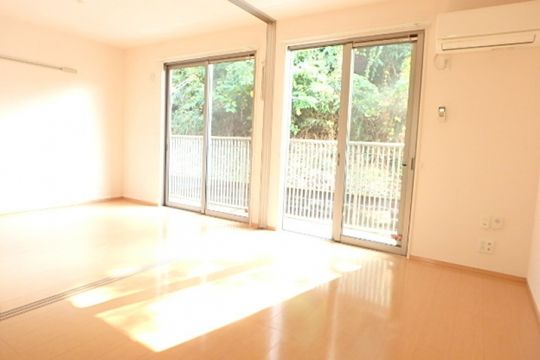 ダイニング - ※条件有※ <横浜>　戸塚区　緑園都市駅徒歩15分　家具家電付(要相談)1階 1LDK} - ルームシェアルームメイト