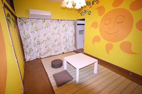 リビング - ★東京で一番楽しいシェアハウス！国際交流協会ボーダレス東京★　韓国人・ロシア人・日本人と一緒に住みましょう！板橋本町駅から徒歩６分！大和町ハウス} - ルームシェアルームメイト