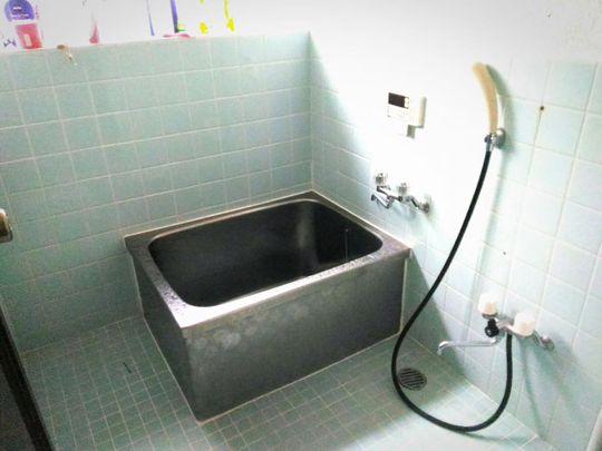 風呂 - 【シェアメイト募集!北千住徒歩6分 】相部屋2万個室4万の破格！即入居可！} - ルームシェアルームメイト