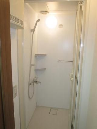 シャワー - 日暮里駅徒歩4分シェアハウス} - ルームシェアルームメイト