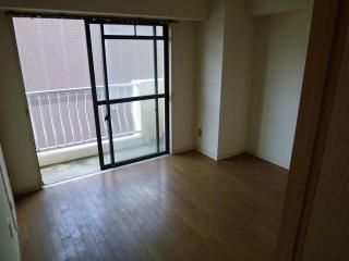 個室 - 好立地条件。新潟市古町エリア} - ルームシェアルームメイト