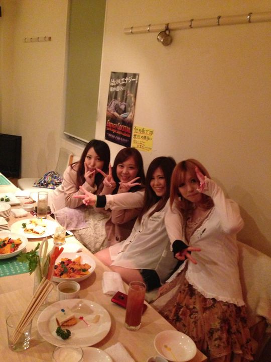 リビング - 大宮駅徒歩５分ショットバー時間貸し１h￥３０００〜} - ルームシェアルームメイト