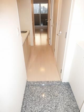 玄関 - 環境抜群の京橋で新生活始めませんか？京橋は♪ええとこだっせ♪♪いらっしゃい♪♪♪} - ルームシェアルームメイト