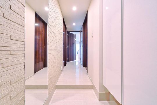 玄関 - 築3年 杉並区 3LDK 低層マンション} - ルームシェアルームメイト