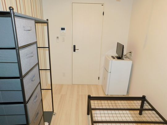 個室 - 女性のみ/鍵付き完全独立個室/渋谷まで快速4駅/久我山駅徒歩8分/通勤、通学に便利!/プライベート重視/新築} - ルームシェアルームメイト