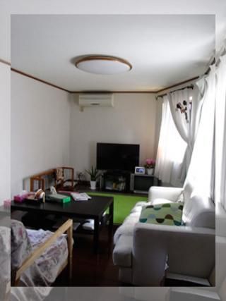 リビング - シェアメイト募集！！} - ルームシェアルームメイト