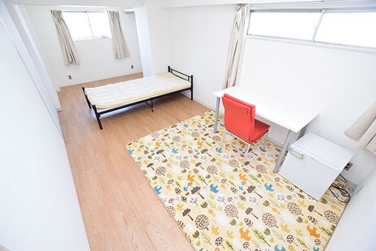 個室 - ★梅田・三宮へのアクセス良好なJ&Fハウス関西２ 初回賃料無料&賃料割引キャンペーン実施中★} - ルームシェアルームメイト