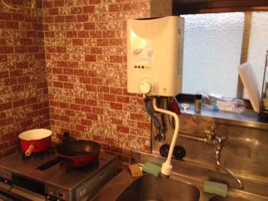 キッチン - ★〜王子駅から徒歩8分、線路沿いを歩けばシェアハウスです〜} - ルームシェアルームメイト