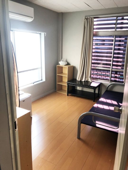 個室 - 家賃29,500円～ファミマ徒歩0分！バス停徒歩0分！足立小台駅徒歩12分！エアコン、冷蔵庫付き！WIFI無料！} - ルームシェアルームメイト