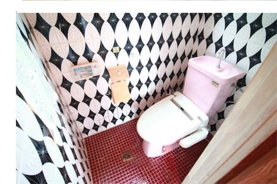 トイレ - 神戸の戸建てに住んでみませんか?　JR朝霧駅まで徒歩10分} - ルームシェアルームメイト