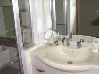 キッチン - 横浜駅近☆女性のみ募集} - ルームシェアルームメイト