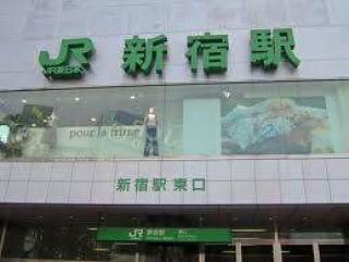 最寄り駅 - 新宿六本木コミコミ3万円台～食費、光熱費、ネット、家具込。毎週清掃スタッフ巡回。楽しく節約、夢を叶える！} - ルームシェアルームメイト