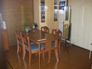 リビング - ★即入居可　埼玉県三芳町　２５，０００円。　東武東上線鶴瀬駅より10分　急募★} - ルームシェアルームメイト