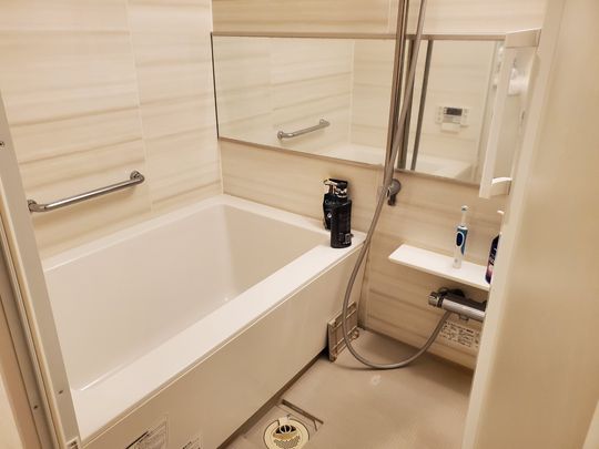 風呂 - 足立区☆家から上野まで30分☆家から渋谷まで70分☆駅徒歩15分☆空き部屋９帖をシェアいたします。} - ルームシェアルームメイト