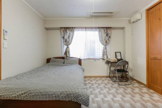 個室 - 「ELMルームシェアハウス」} - ルームシェアルームメイト