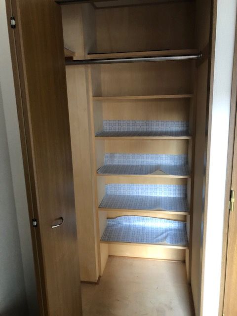 個室 - 2022年10月中旬～2駅に徒歩5～6分!家具付、冷蔵庫、50インチテレビ、wi-fi光熱費全部込} - ルームシェアルームメイト