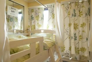 ベッド - 【渋谷駅徒歩9分：初月半額15400円！】★期間限定キャンペーン★初月家賃30800円が→半額の15400円} - ルームシェアルームメイト