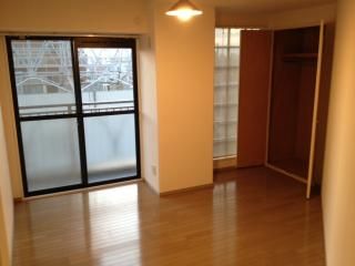 個室 - 黒川駅徒歩5分　名城公園にも近いです。} - ルームシェアルームメイト