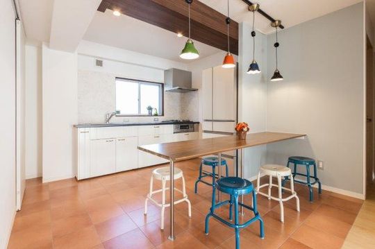 リビング - 【女性限定】新宿まで10分!12月にOPENしたばかりのお洒落なルームシェア} - ルームシェアルームメイト