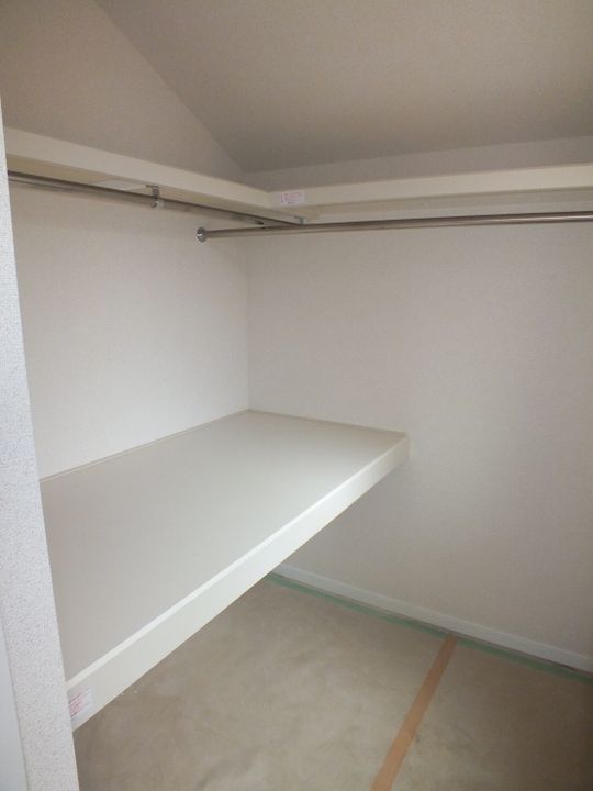 収納 - 4月からシェアメイト募集！綺麗です！} - ルームシェアルームメイト