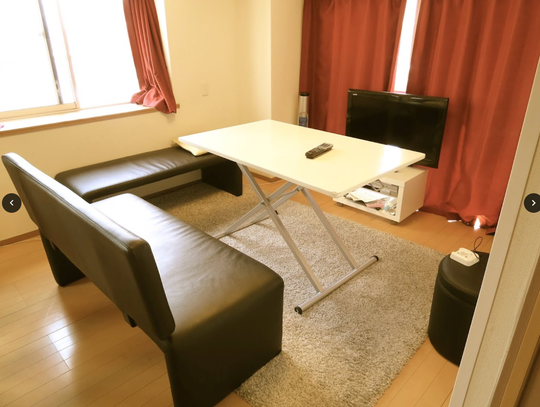 リビング - 【初月フリーレント】東京タワー、森ビルを一望できる一等地マンションの高層階} - ルームシェアルームメイト