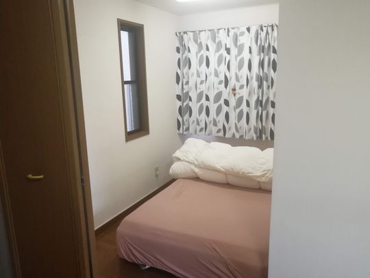 個室 - 【個室】 少人数　お庭の隣の静かな部屋です} - ルームシェアルームメイト