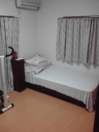 個室 - 駅まで徒歩僅か5分、横浜駅まで11分、明るい東南角部屋} - ルームシェアルームメイト