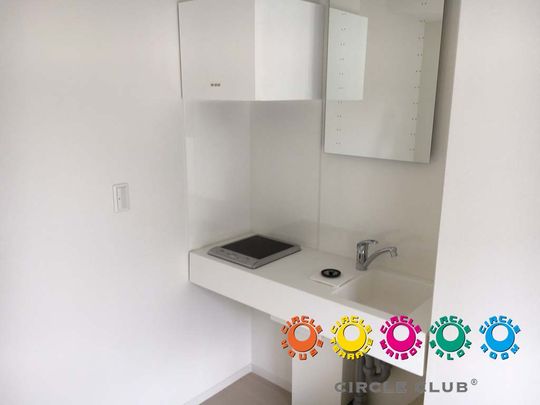 個室 - 都心へのアクセス良好！女性専用シェアハウス} - ルームシェアルームメイト