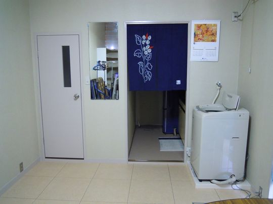 リビング - 神戸テラスハウス、必要なもの全てあります。} - ルームシェアルームメイト