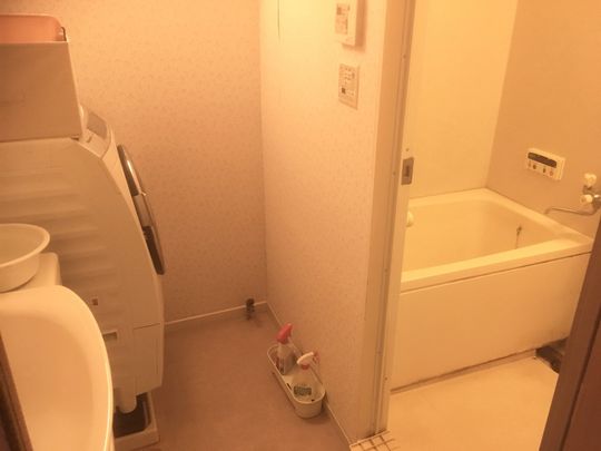 風呂 - 【●6畳個室●家具　ベッド　デスク、家電等備え付け、収納大●女性限定●】} - ルームシェアルームメイト