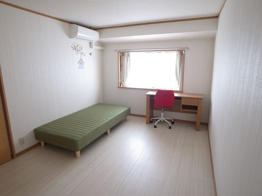 個室 - 女性限定シェアハウス★☆アクセス良好！！場所は福岡市東区箱崎！} - ルームシェアルームメイト