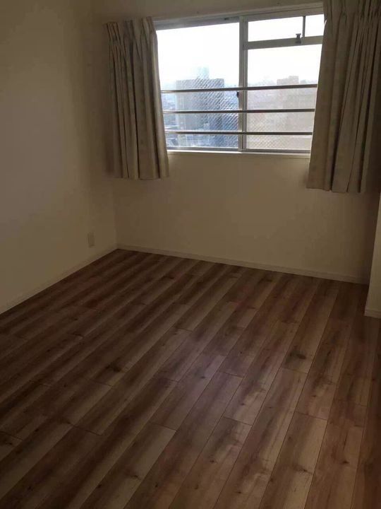 個室 - 即入居可能ルームシェア！} - ルームシェアルームメイト