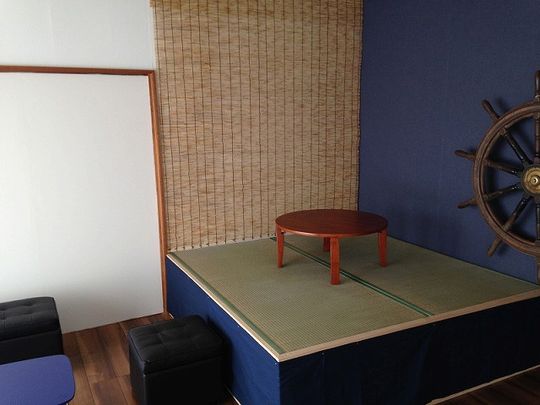 リビング - JR横須賀線 横須賀駅 京急本線 逸見駅徒歩10分 2015年新規オープンシェアハウス} - ルームシェアルームメイト