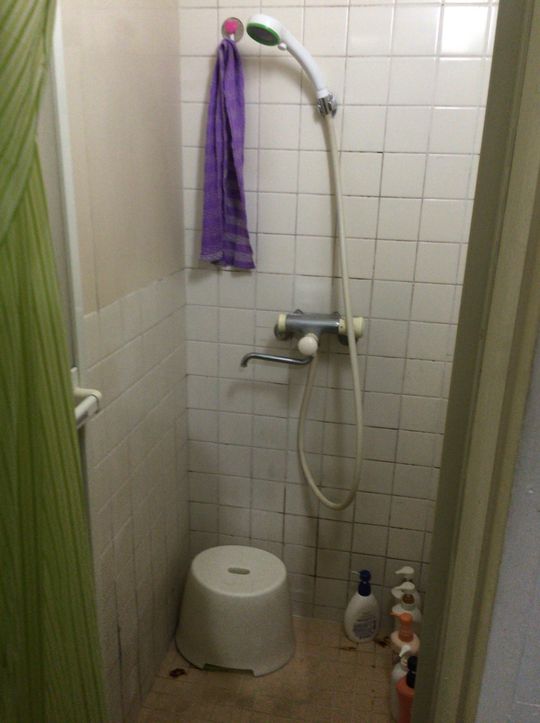 シャワー - 女性専用シェアハウス！美活キャンペーン♡} - ルームシェアルームメイト