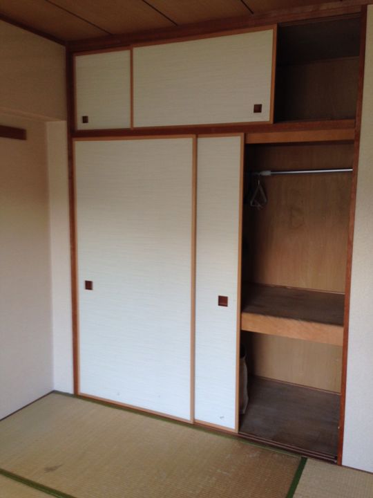 個室 - 【即入居可】【初期費用不要】人気の三宿エリア◆3人シェア個室◆6帖◆ベランダ・収納付き◆2階以上} - ルームシェアルームメイト