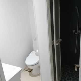 トイレ - 奄美大島　ワンルーム　サーフポイント近し} - ルームシェアルームメイト