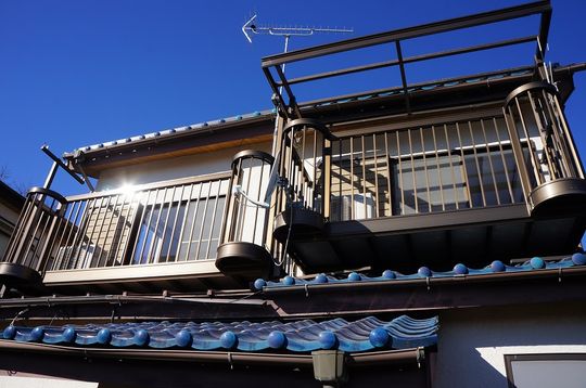 建物 - 相鉄線鶴ヶ峰駅まで徒歩７分：広々６畳～８畳個室：女性専用} - ルームシェアルームメイト