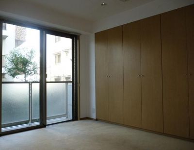 個室 - 【Welcom Foreign People】 新宿区四谷三丁目 デザイナーズマンション 生活しやすく都内移動も便利♪} - ルームシェアルームメイト