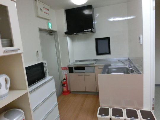 キッチン - 都営三田線本蓮沼駅　徒歩5分　女性専用、少人数シェア} - ルームシェアルームメイト