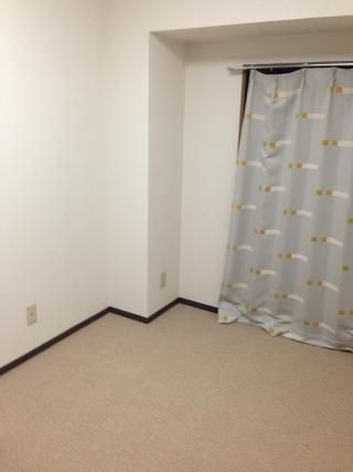 個室 - 都内洋室} - ルームシェアルームメイト