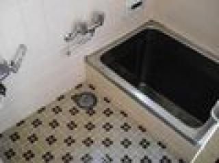 風呂 - 神戸■駅徒歩１分■海近 庭付き■古民家の一戸建■女性限定■完全個室} - ルームシェアルームメイト