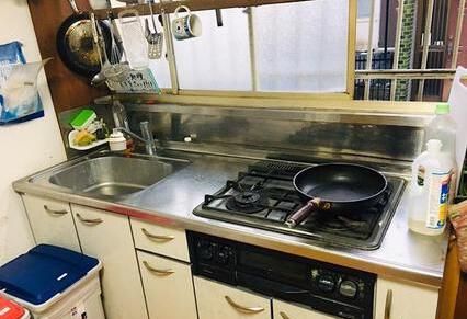 キッチン - 個人シェアハウス、ルームメイト募集中} - ルームシェアルームメイト