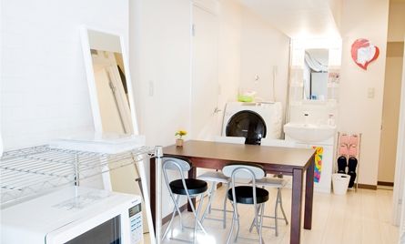 リビング - 2ヶ月間賃料無料◆5千円だけで入居可能◆完全個室◆女性専用◆池袋まで電車で6分の駅もスグそこ!!} - ルームシェアルームメイト