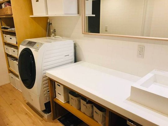 その他 - 新築一軒家の一部屋空いてます} - ルームシェアルームメイト