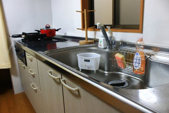 キッチン - 渋谷まで３駅!!コミュニティー重視型のシェアハウス。シェアハウスひだまり「駒沢」} - ルームシェアルームメイト