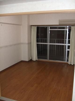 個室 - 有楽町線豊洲の３ＬＤＫの６畳洋室 (個室) を募集} - ルームシェアルームメイト