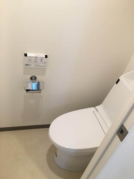 トイレ - 西武新宿線野方駅　新宿14分！　高級マンションでルームメイトを探しています。} - ルームシェアルームメイト